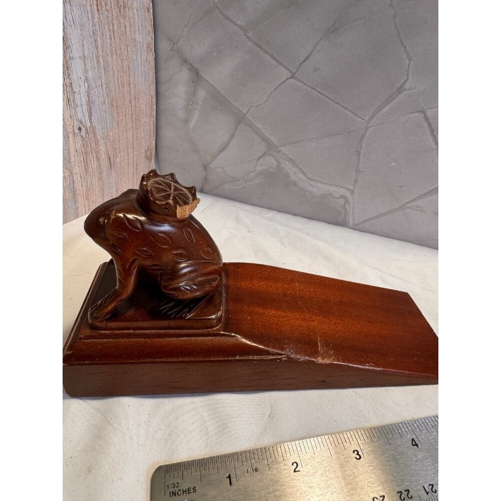 Vintage Hand Carved Wooden Frog Doorstop – MCM Animal Bookend – Solid Wood - Picture 5 of 7